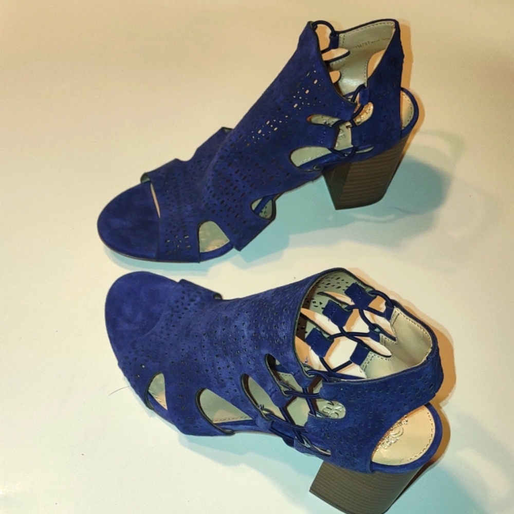 Vince Camuto sz.7M/37 blue toeless platform heels